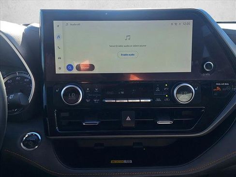 Used 2023 Toyota Highlander Bronze Edition image 12