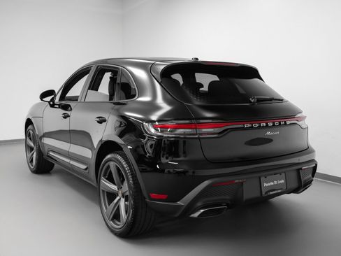 Certified 2025 Porsche Macan image 3
