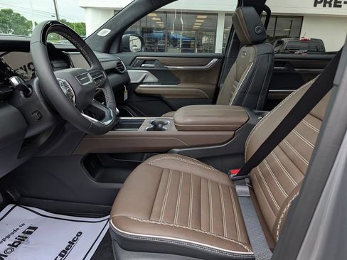 New 2026 GMC Acadia Denali Ultimate w/ LPO, Floor Liner Package AWD/4WD image 24