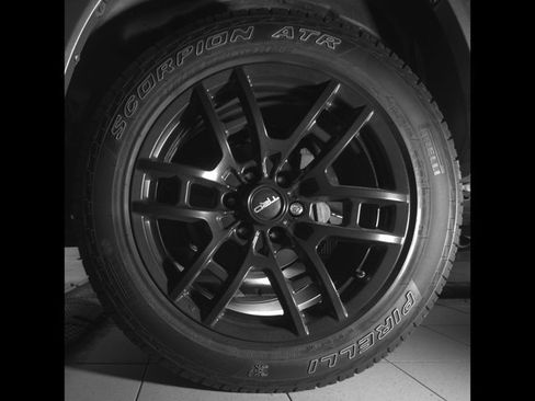 Used 2018 Toyota Tacoma SR5 RWD image 24