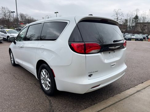 Used 2023 Chrysler Voyager LX FWD image 5
