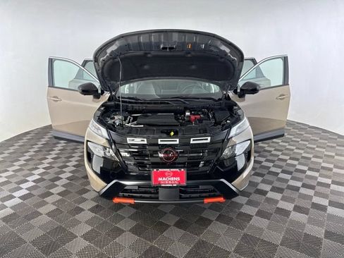 Used 2025 Nissan Rogue SV AWD/4WD image 11