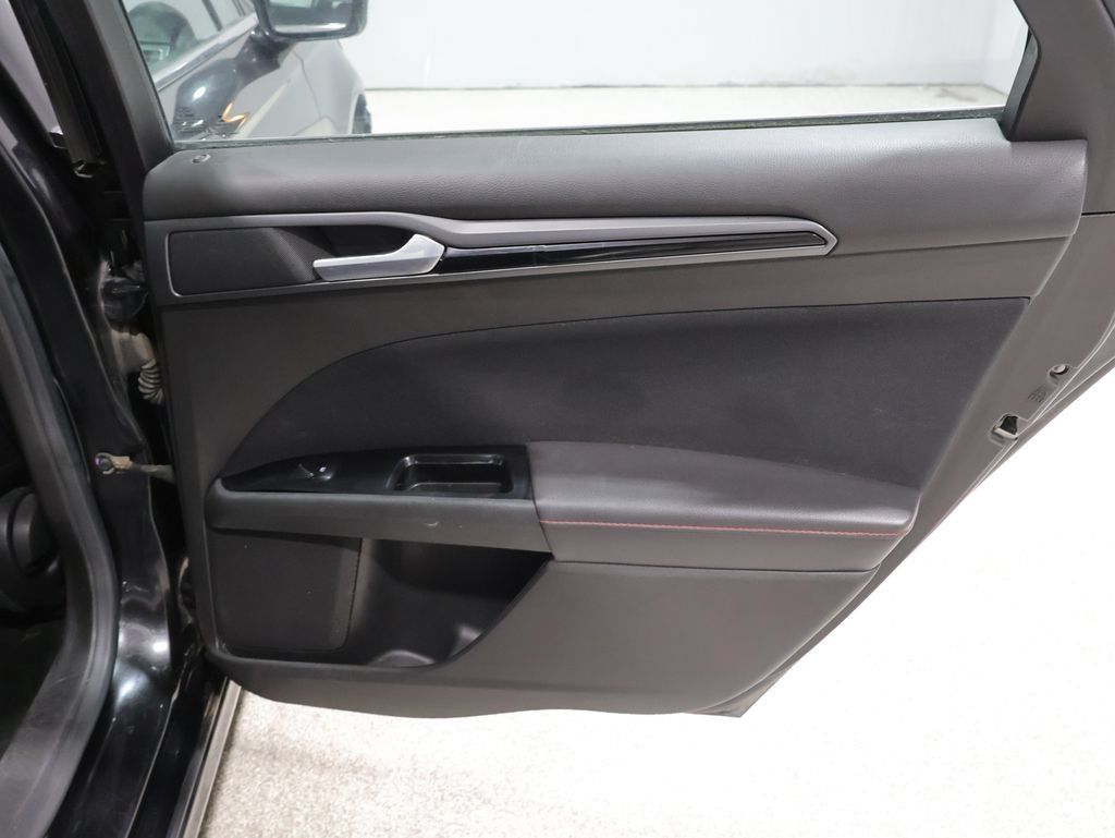 Used 2014 Ford Fusion SE FWD image 25