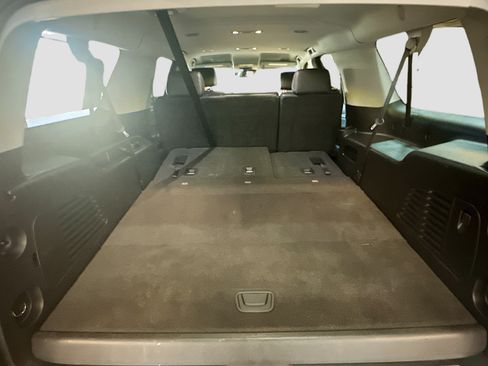 Used 2019 Chevrolet Suburban LT image 30