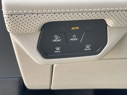 New 2026 Volkswagen Atlas SE FWD image 19