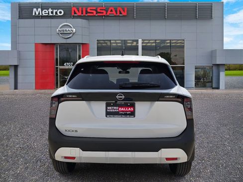 New 2026 Nissan Kicks SV w/ SV Premium Package FWD image 5