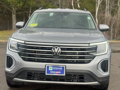 Used 2025 Volkswagen Atlas SE AWD/4WD image 2