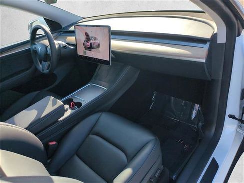 Used 2024 Tesla Model Y 2WD image 22