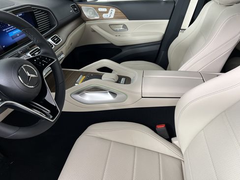 New 2025 Mercedes-Benz GLS 450 4MATIC image 4