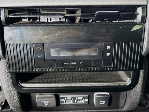 Used 2025 Jeep Wagoneer 2WD image 26