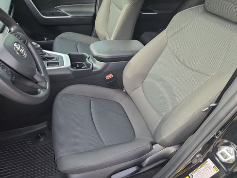Used 2022 Toyota RAV4 LE image 20