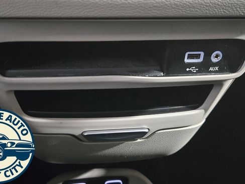 Used 2019 Chrysler Pacifica Touring Plus w/ Tire & Wheel Group FWD image 16