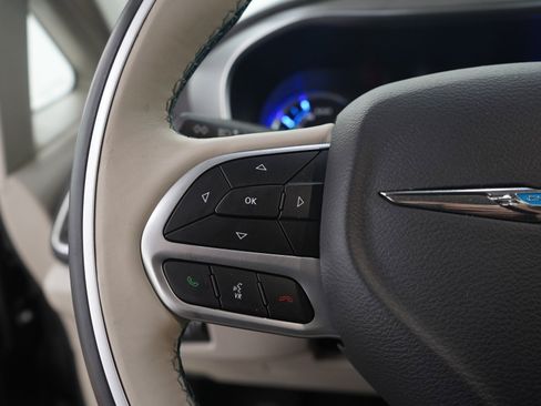 Used 2018 Chrysler Pacifica Limited w/ Advanced Safetytec Group FWD image 28