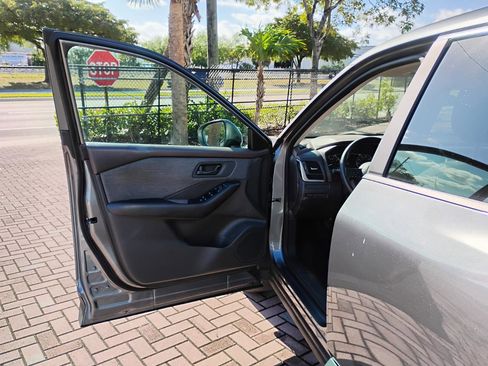 Used 2023 Nissan Rogue S AWD/4WD image 13