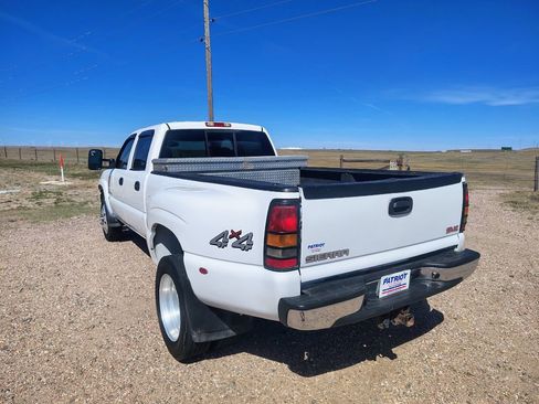 Used 2006 GMC Sierra 3500 SLT w/ Heavy-Duty Power Package AWD/4WD image 3