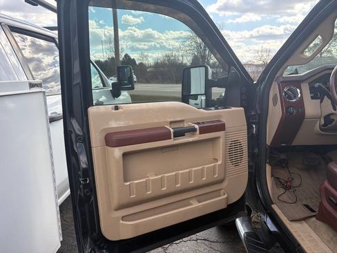 Used 2013 Ford F250 King Ranch w/ King Ranch w/Chrome Pkg image 20