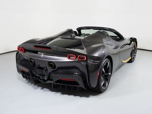 Used 2022 Ferrari SF90 Spider image 2
