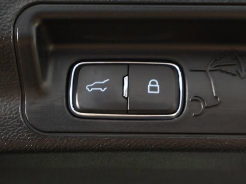 Used 2023 Ford Explorer XLT AWD/4WD image 53