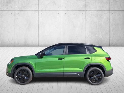 New 2026 Volkswagen Taos SE image 2