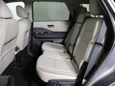 Used 2024 Nissan Pathfinder SL w/ Black Appearance Package FWD image 16