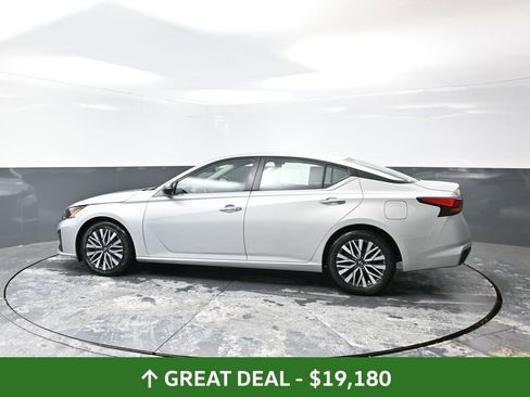 Used 2024 Nissan Altima 2.5 SV image 12