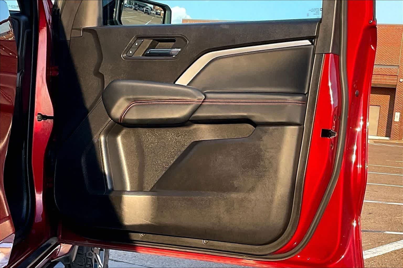 Used 2023 Chevrolet Colorado Z71 w/ Z71 Convenience Package 2 AWD/4WD image 28
