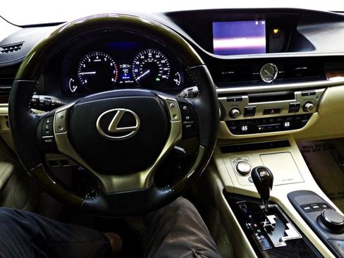 Used 2015 Lexus ES 350 w/ Premium Package FWD image 17