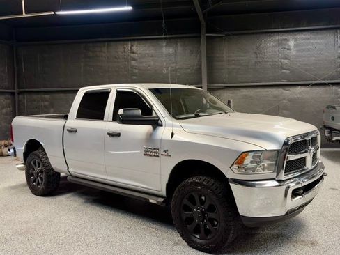 Used 2016 RAM 2500 Tradesman w/ Chrome Appearance Group AWD/4WD image 8