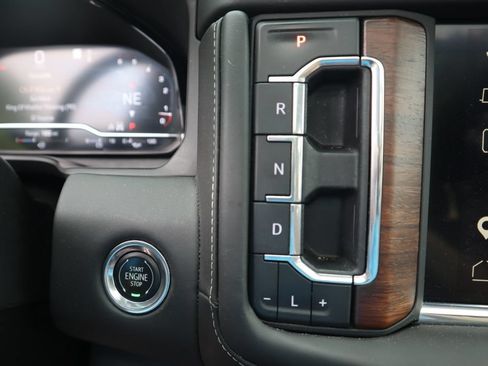 Used 2023 GMC Yukon Denali Ultimate AWD/4WD image 32