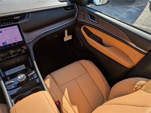 New 2025 Jeep Grand Cherokee Summit image 17