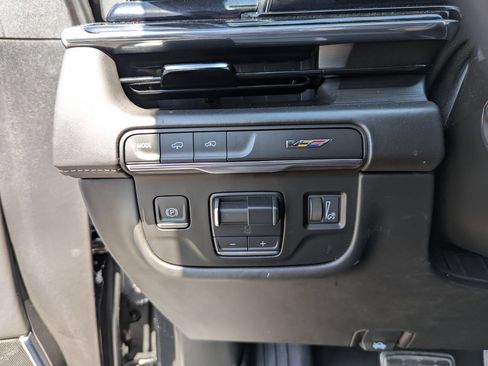 Used 2023 Cadillac Escalade V AWD/4WD image 19