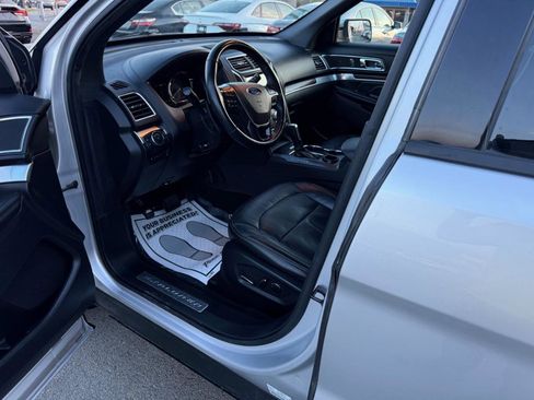 Used 2017 Ford Explorer Limited image 7
