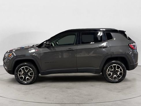 Used 2024 Jeep Compass Trailhawk AWD/4WD image 8