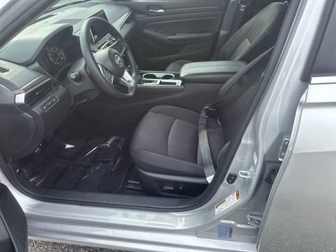Used 2024 Nissan Altima 2.5 SV image 8