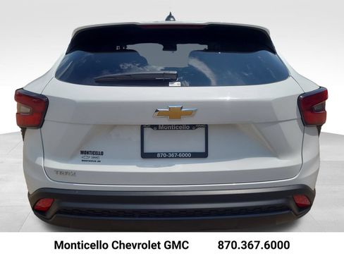 New 2026 Chevrolet Trax LS FWD image 6