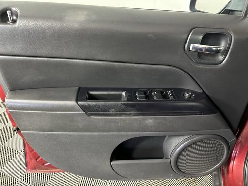 Used 2014 Jeep Patriot Latitude AWD/4WD image 19