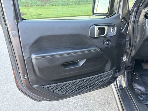 Used 2023 Jeep Gladiator Overland AWD/4WD image 15