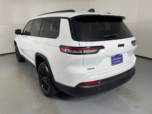 Used 2024 Jeep Grand Cherokee L Laredo image 6