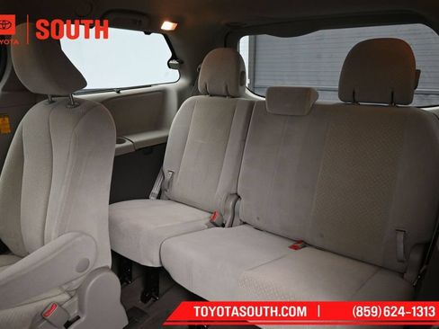 Used 2014 Toyota Sienna LE AWD/4WD image 23