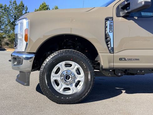 New 2026 Ford F250 XLT w/ FX4 Off-Road Package AWD/4WD image 4