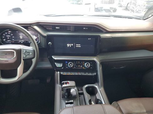 Used 2025 GMC Sierra 1500 Denali w/ Denali Reserve Package AWD/4WD image 14