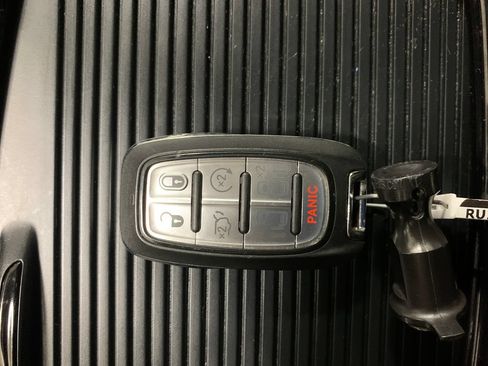 Used 2021 Chrysler Pacifica Touring-L w/ S Appearance Package AWD/4WD image 33