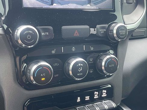 Used 2022 RAM 1500 Big Horn AWD/4WD image 17