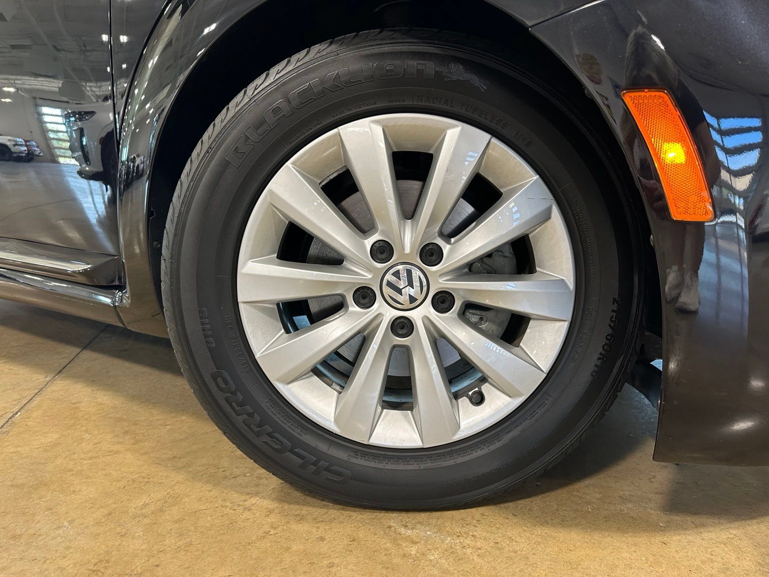 Used 2018 Volkswagen Beetle 2.0T SE FWD image 10