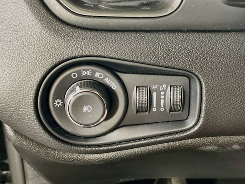 Used 2022 Jeep Renegade Latitude w/ Convenience Group AWD/4WD image 10