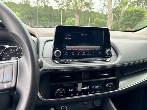 Used 2023 Nissan Rogue SV FWD image 20