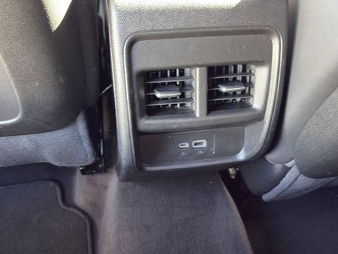 Used 2023 Cadillac XT4 Premium Luxury image 16