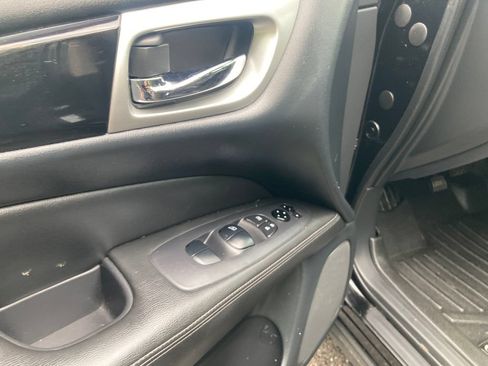 Used 2019 Nissan Pathfinder S AWD/4WD image 14