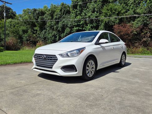 Used 2021 Hyundai Accent SE FWD image 1