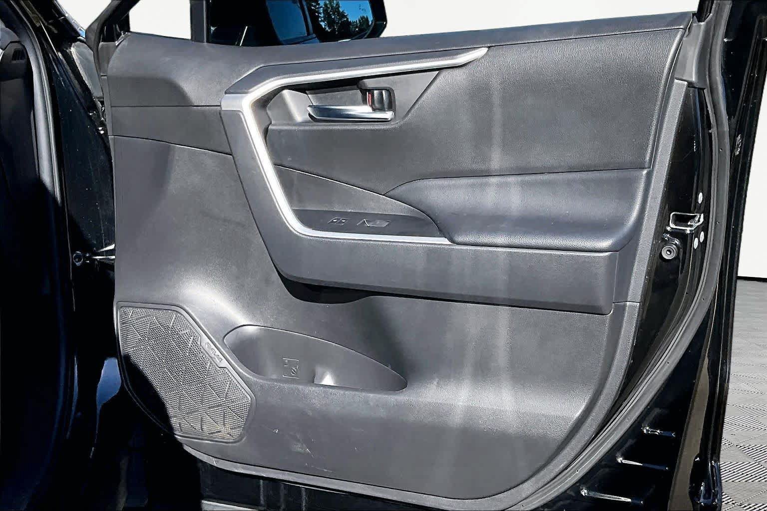 Certified 2022 Toyota RAV4 XLE FWD image 23